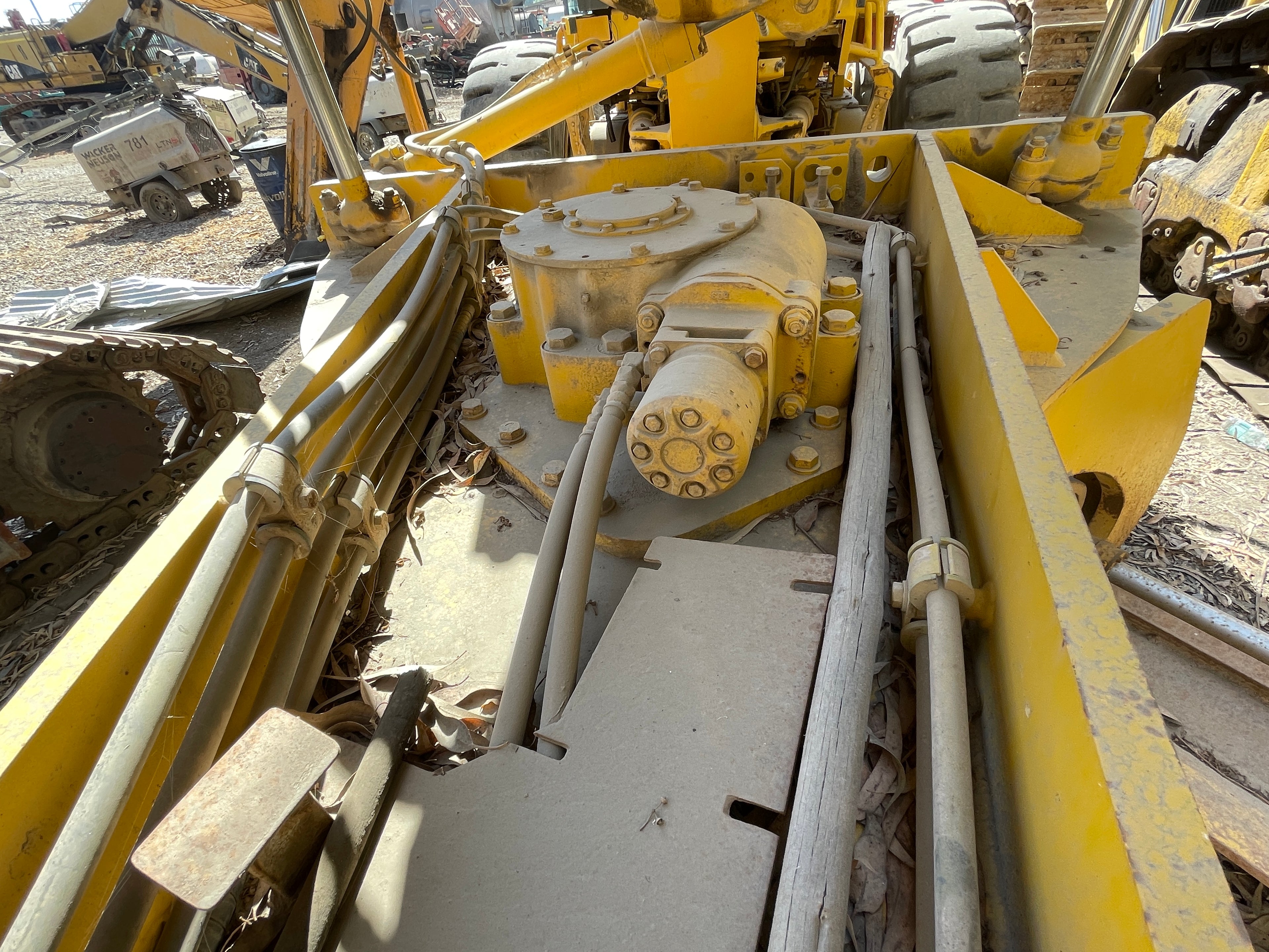 Lot 012 - 2011 Komatsu GD825A-2T