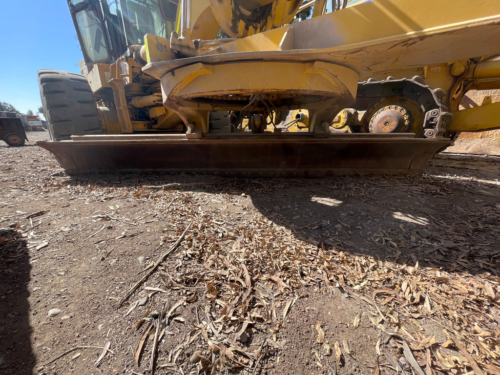 Lot 012 - 2011 Komatsu GD825A-2T