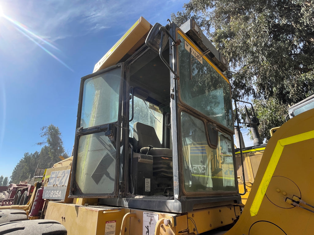 Lot 012 - 2011 Komatsu GD825A-2T