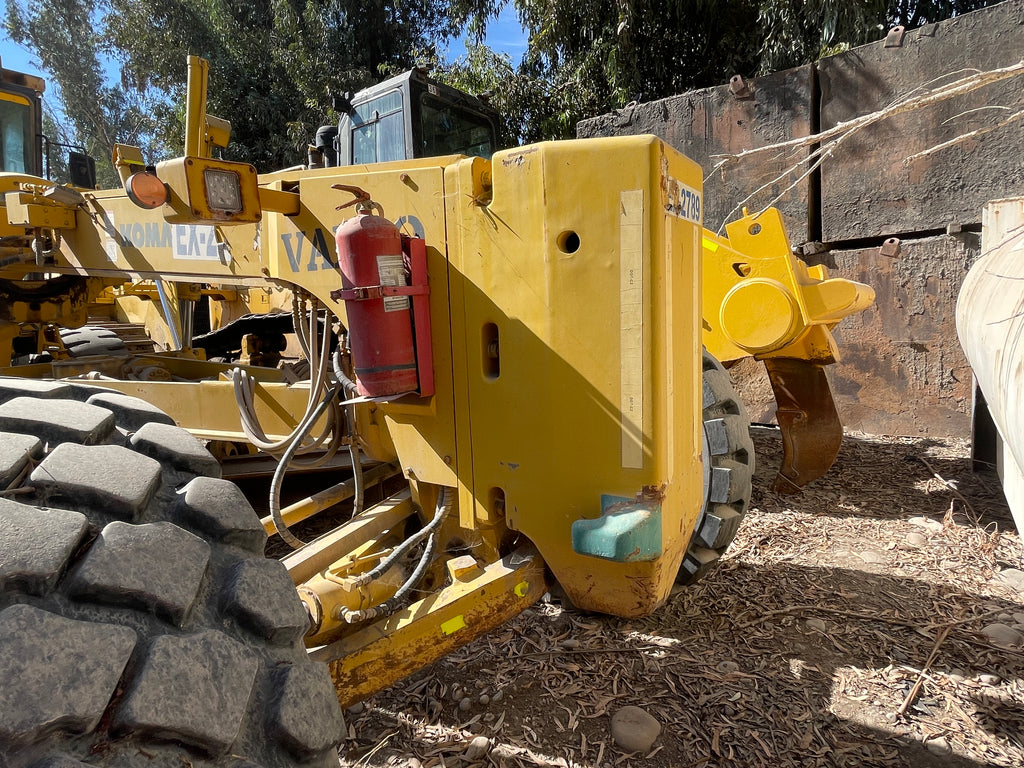 Lot 012 - 2011 Komatsu GD825A-2T