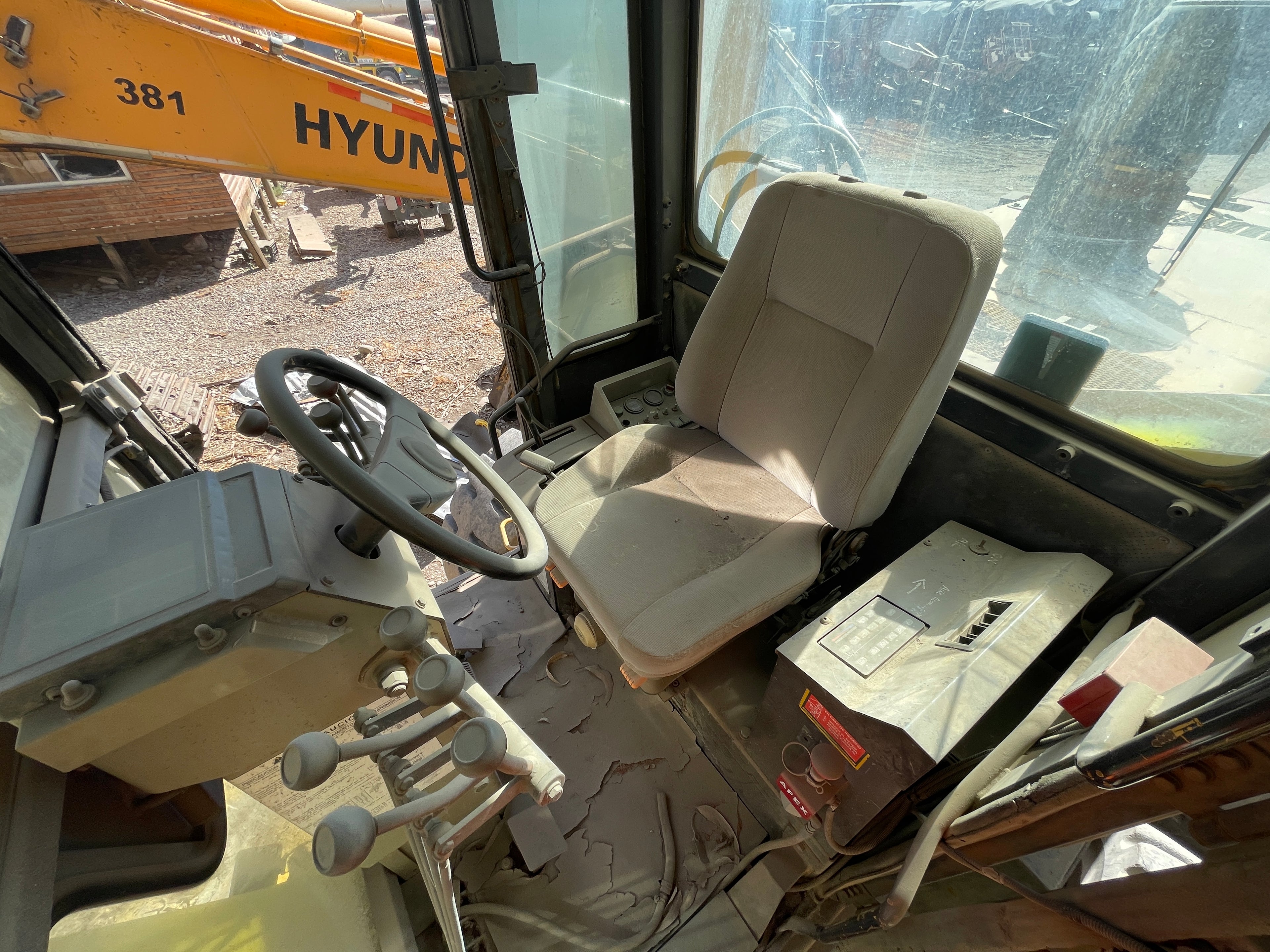 Lot 012 - 2011 Komatsu GD825A-2T