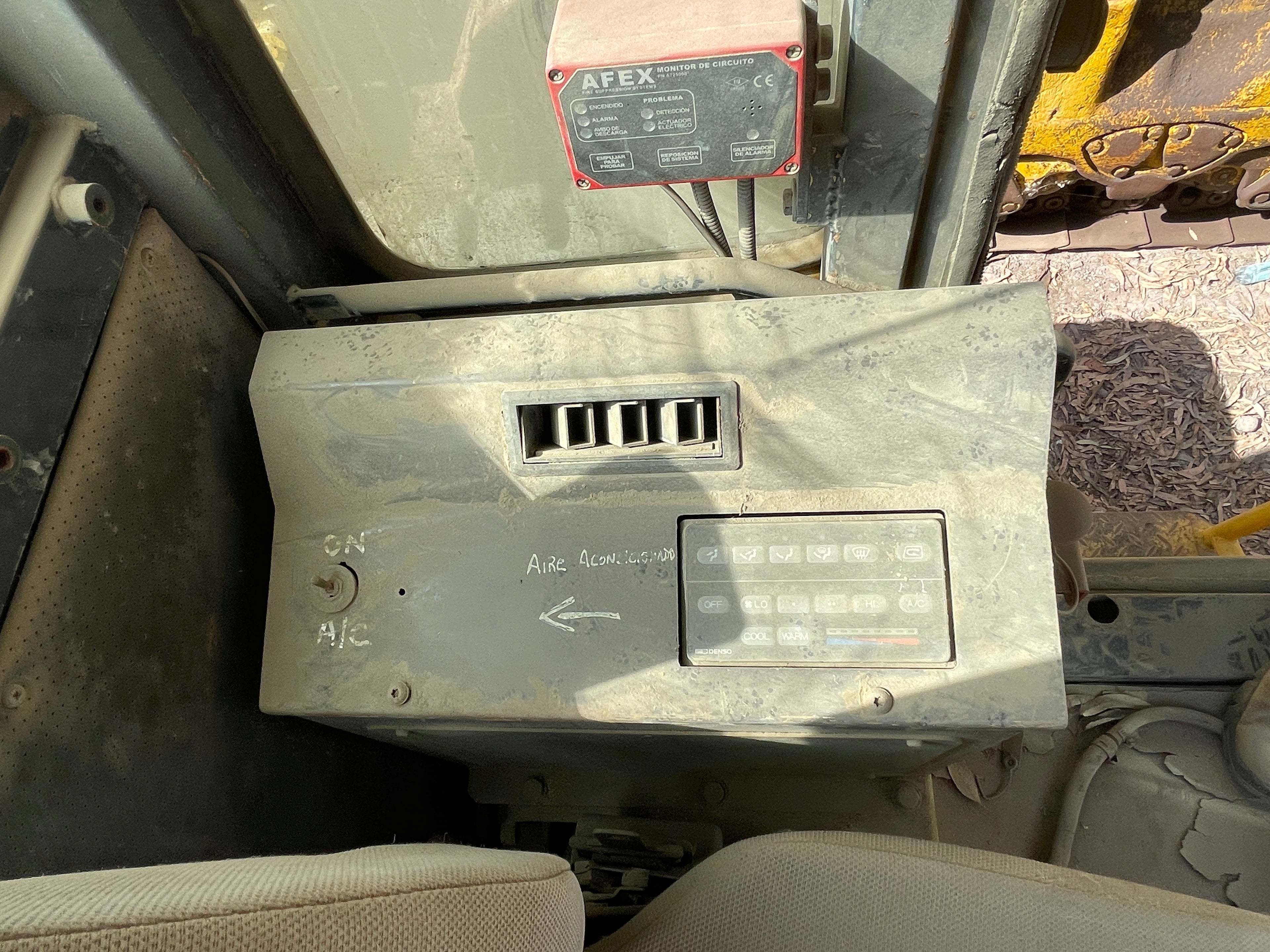 Lot 012 - 2011 Komatsu GD825A-2T