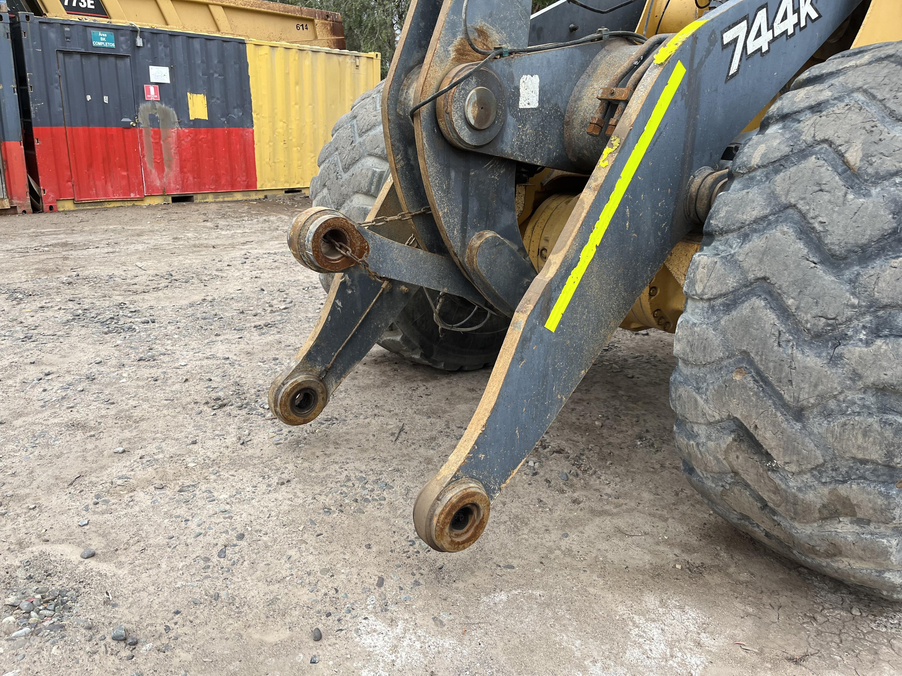 Lot 006 - 2013 John Deere 744K