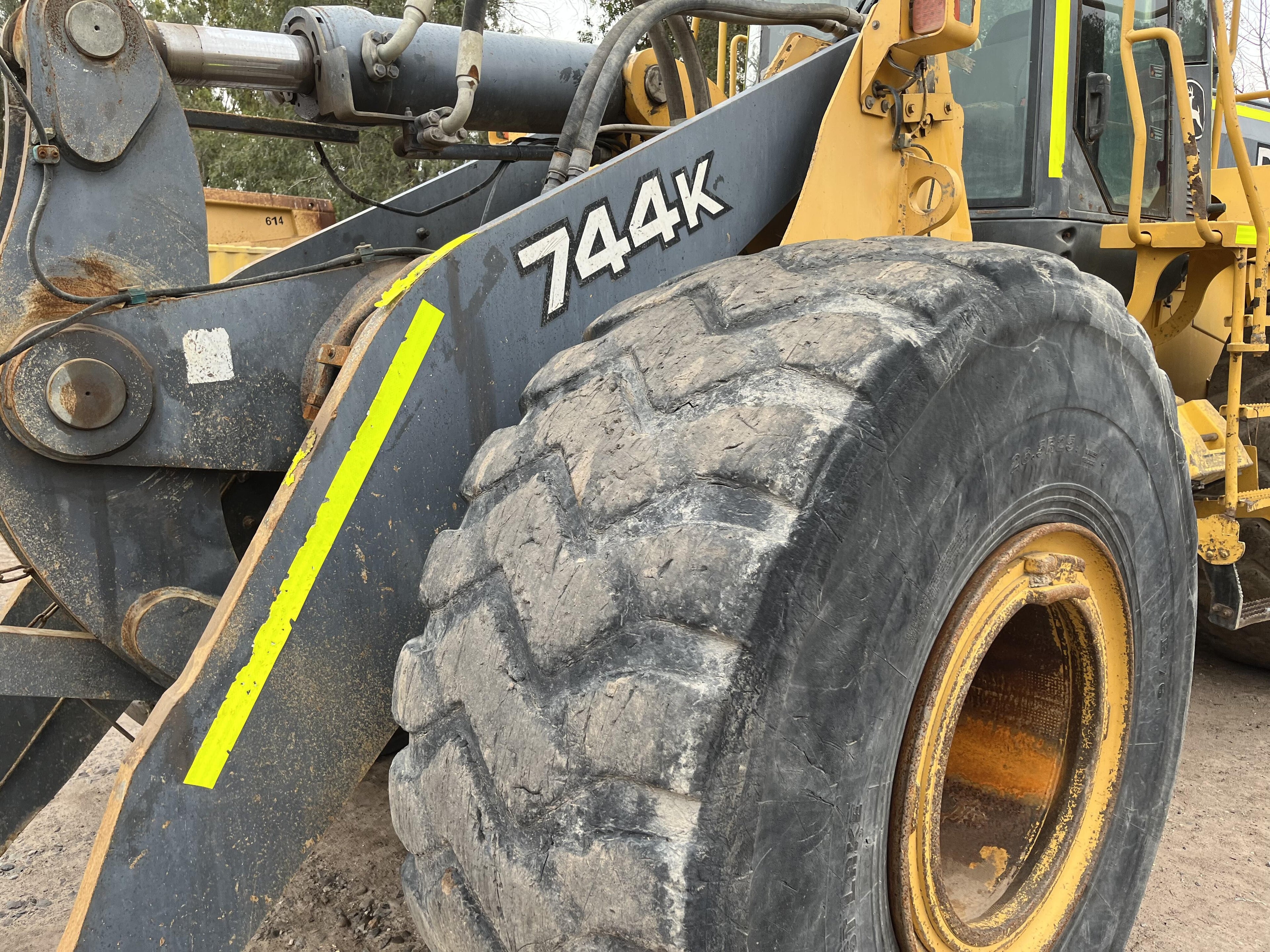 Lot 006 - 2013 John Deere 744K