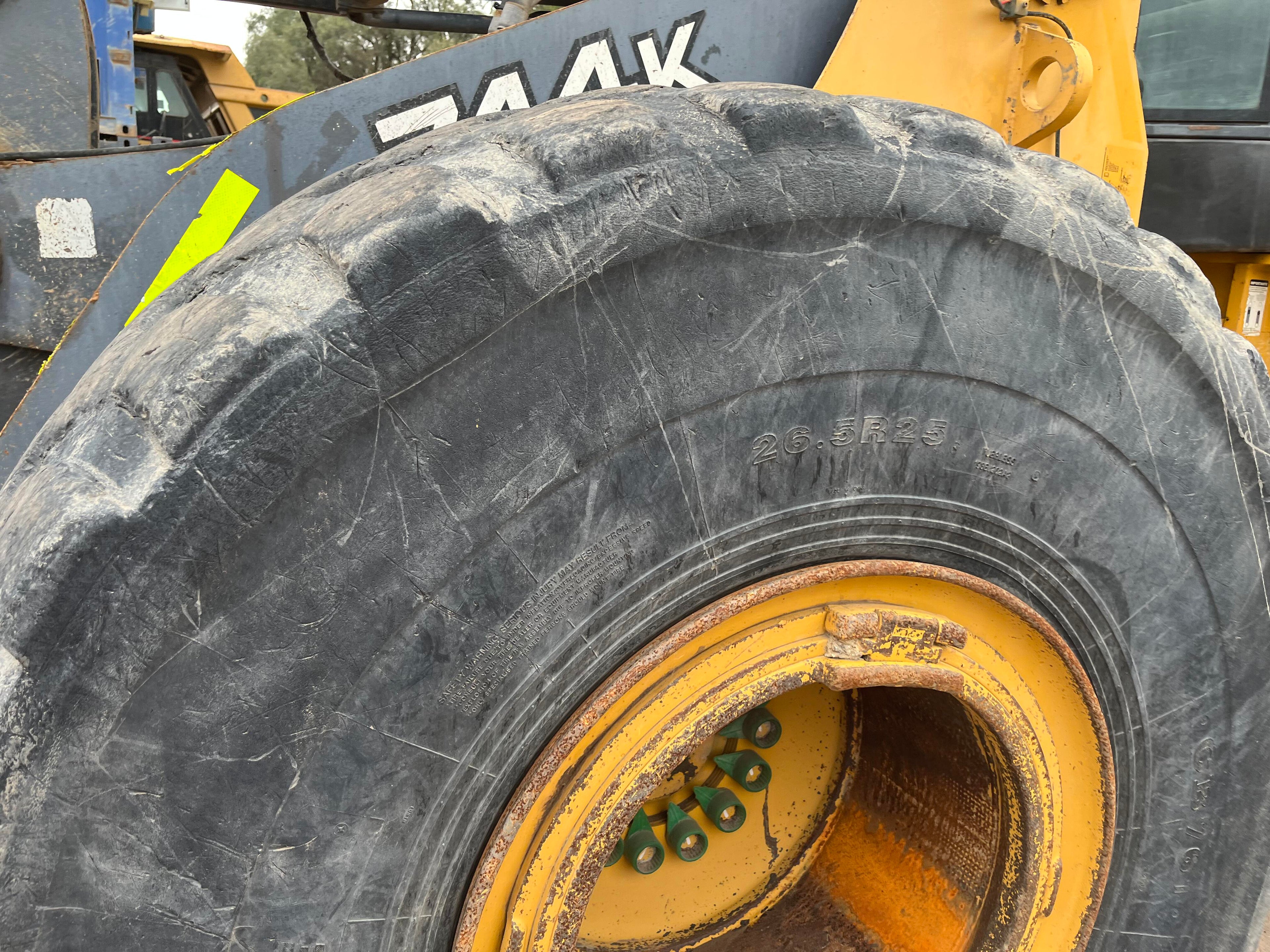 Lot 006 - 2013 John Deere 744K