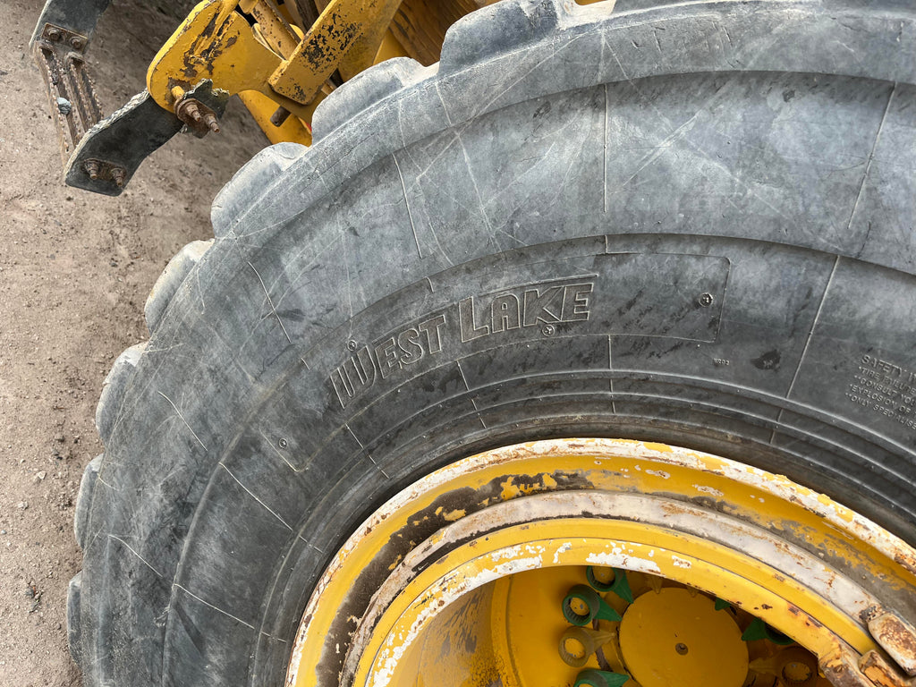 Lot 006 - 2013 John Deere 744K