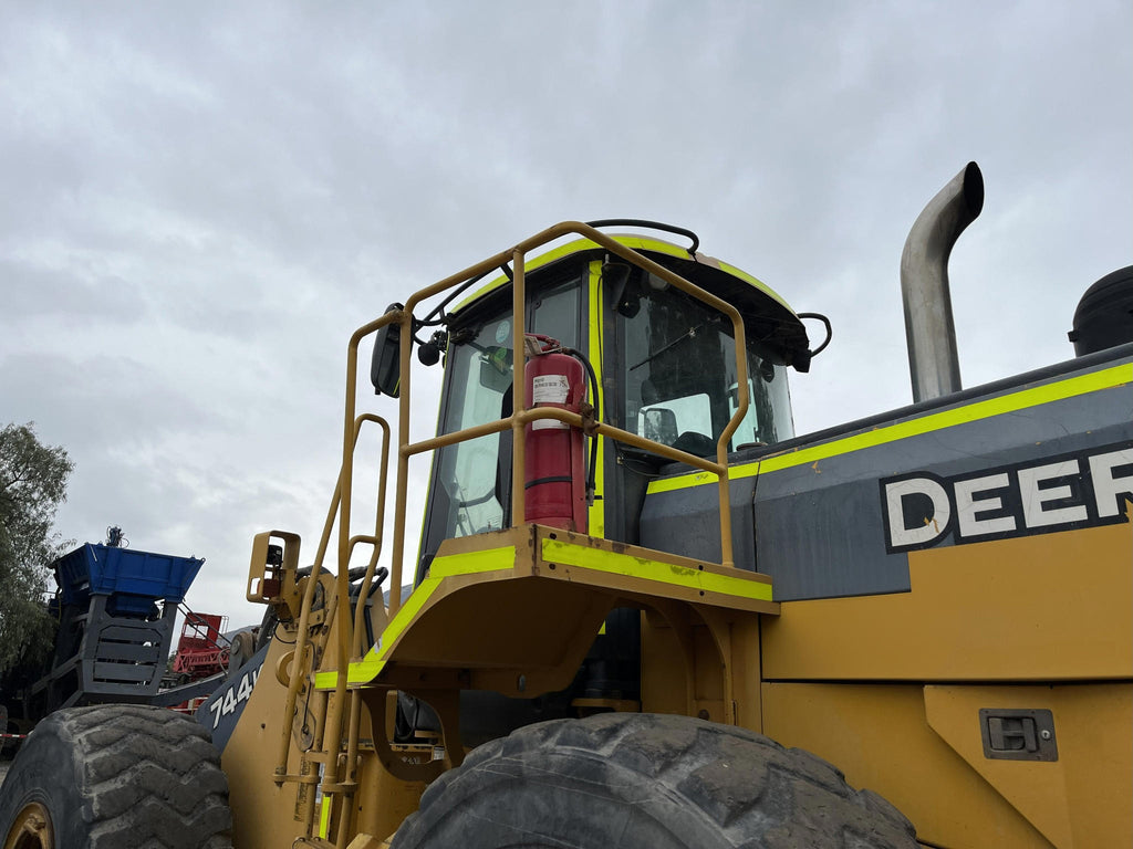 Lot 006 - 2013 John Deere 744K