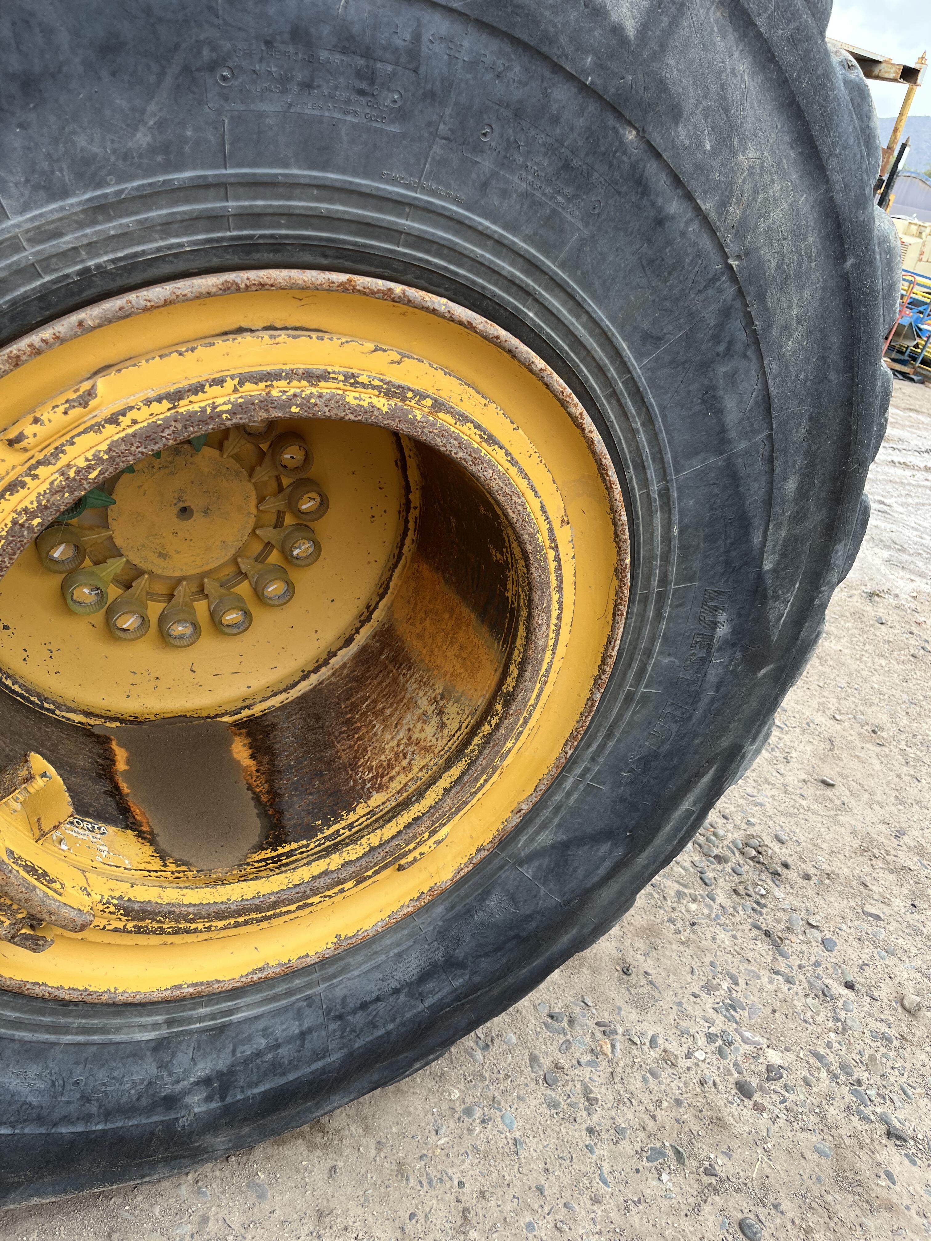 Lot 006 - 2013 John Deere 744K