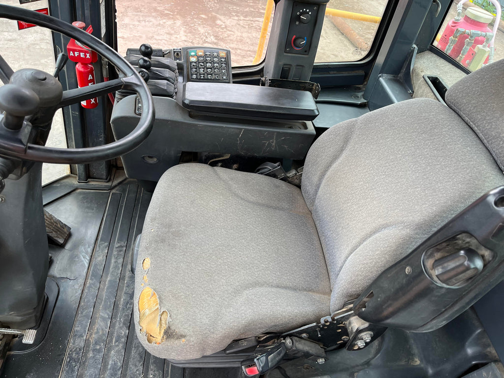 Lot 006 - 2013 John Deere 744K