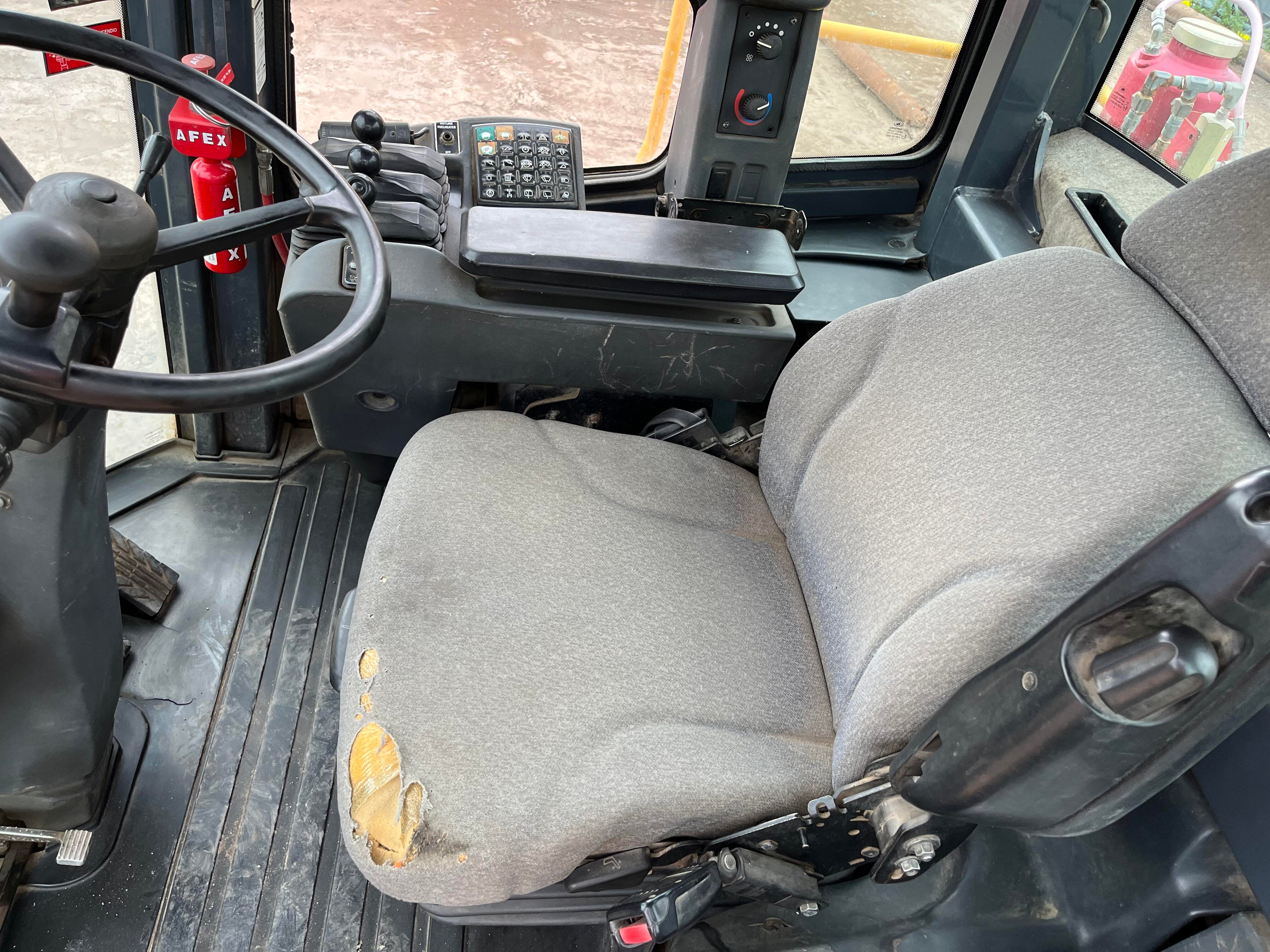 Lot 006 - 2013 John Deere 744K