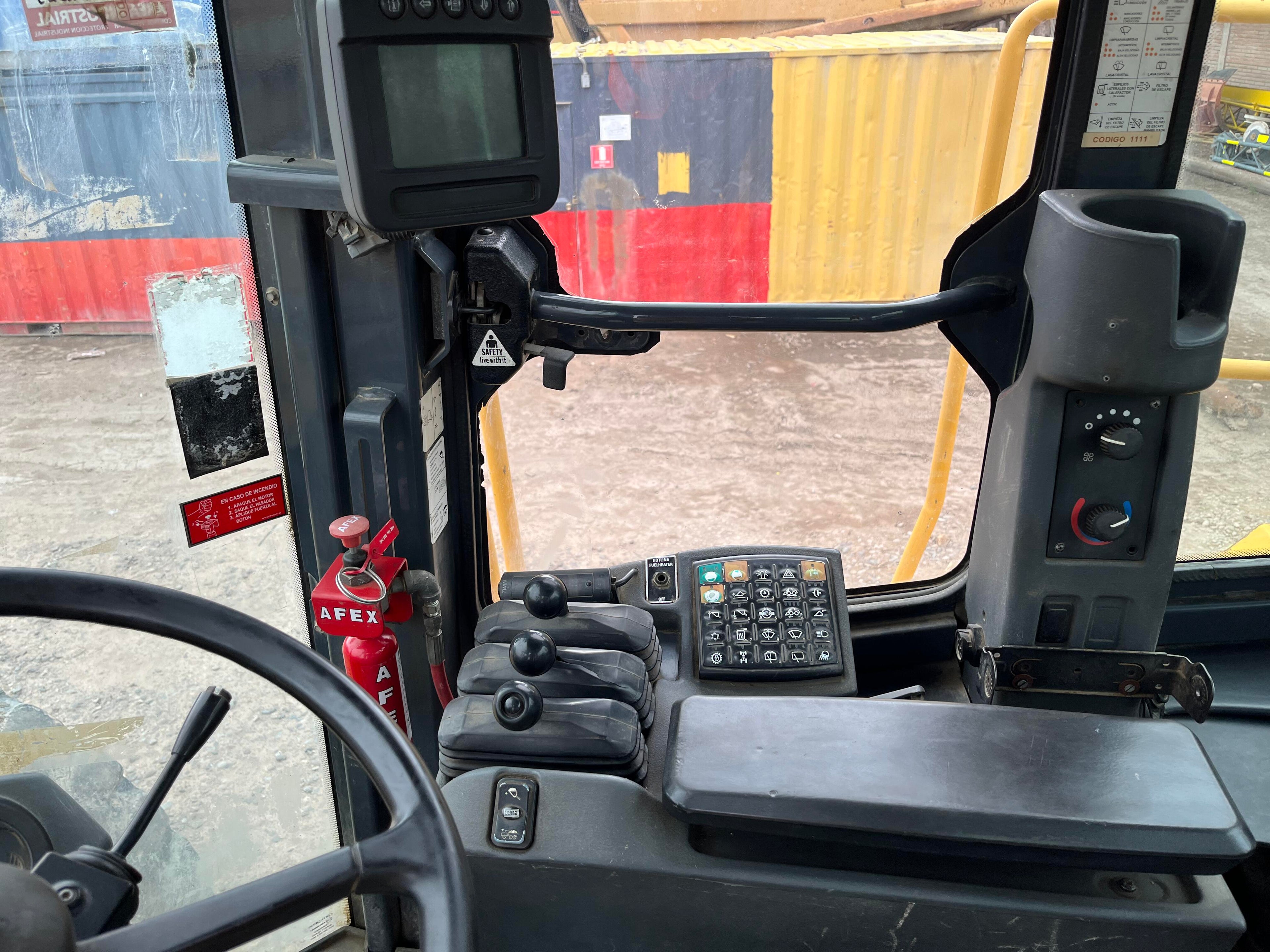 Lot 006 - 2013 John Deere 744K