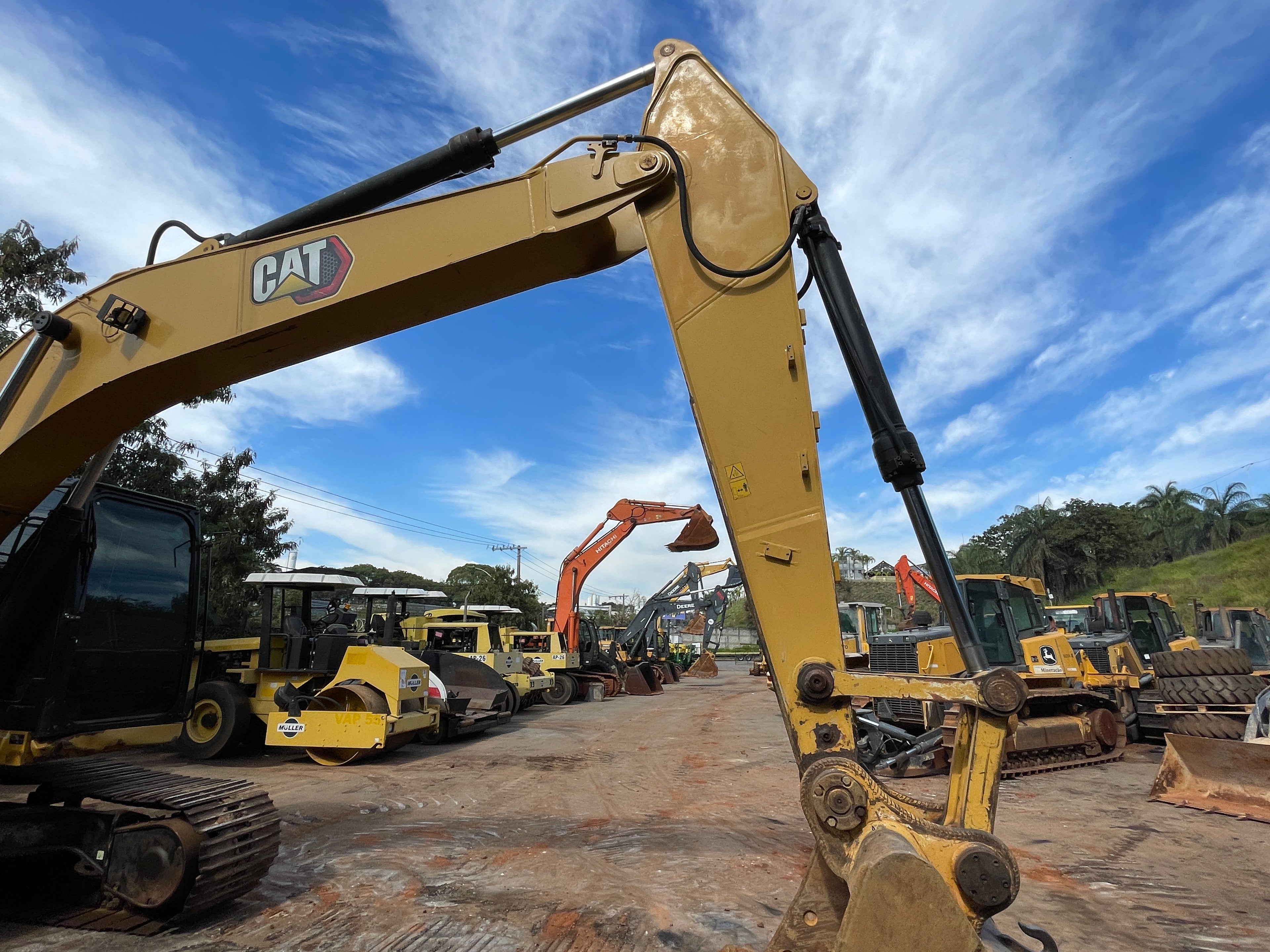 Lot 015 - 2021 Caterpillar 320