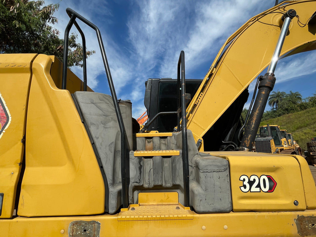 Lot 015 - 2021 Caterpillar 320