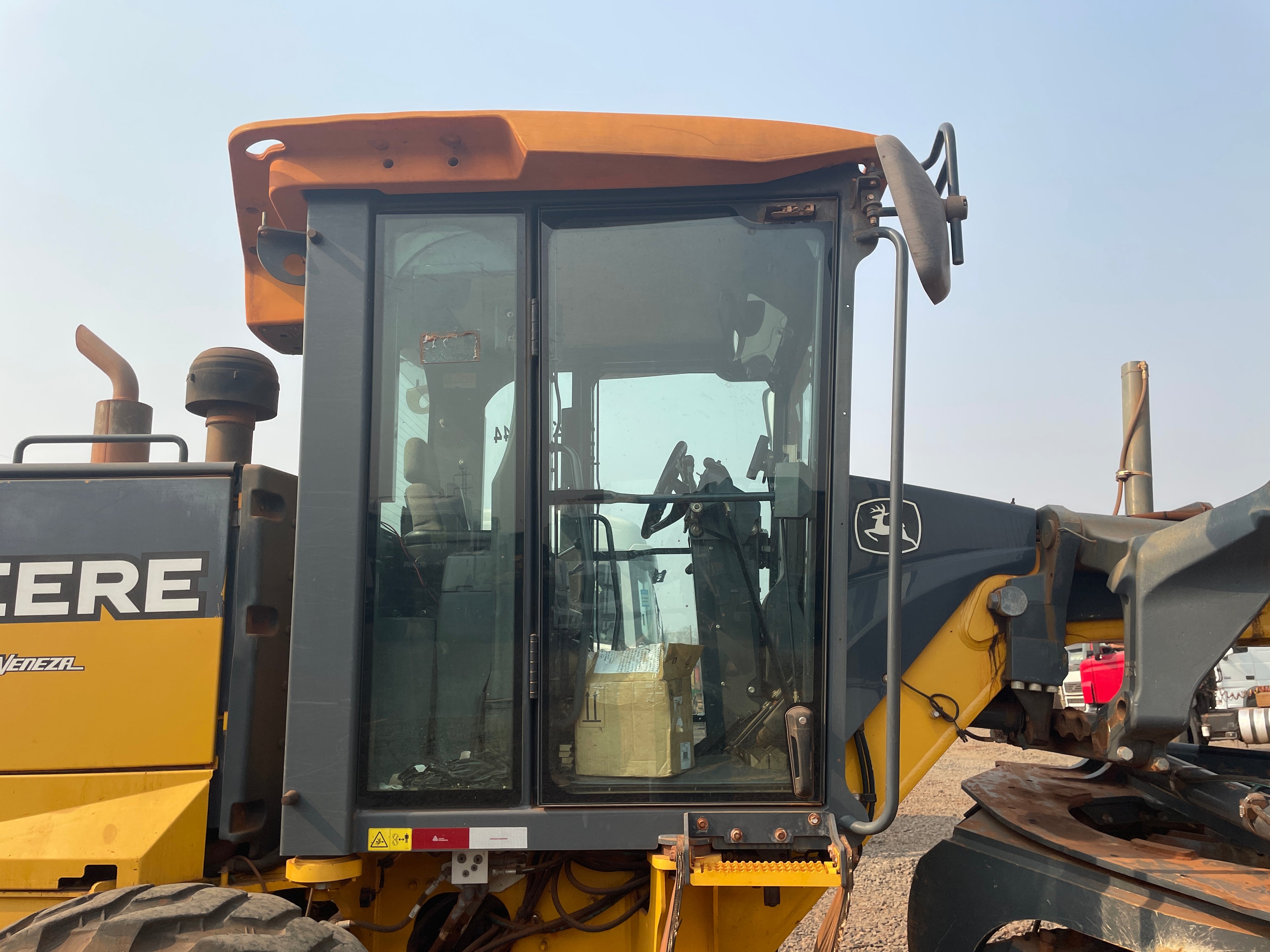 Lot 009 - 2019 John Deere 622G