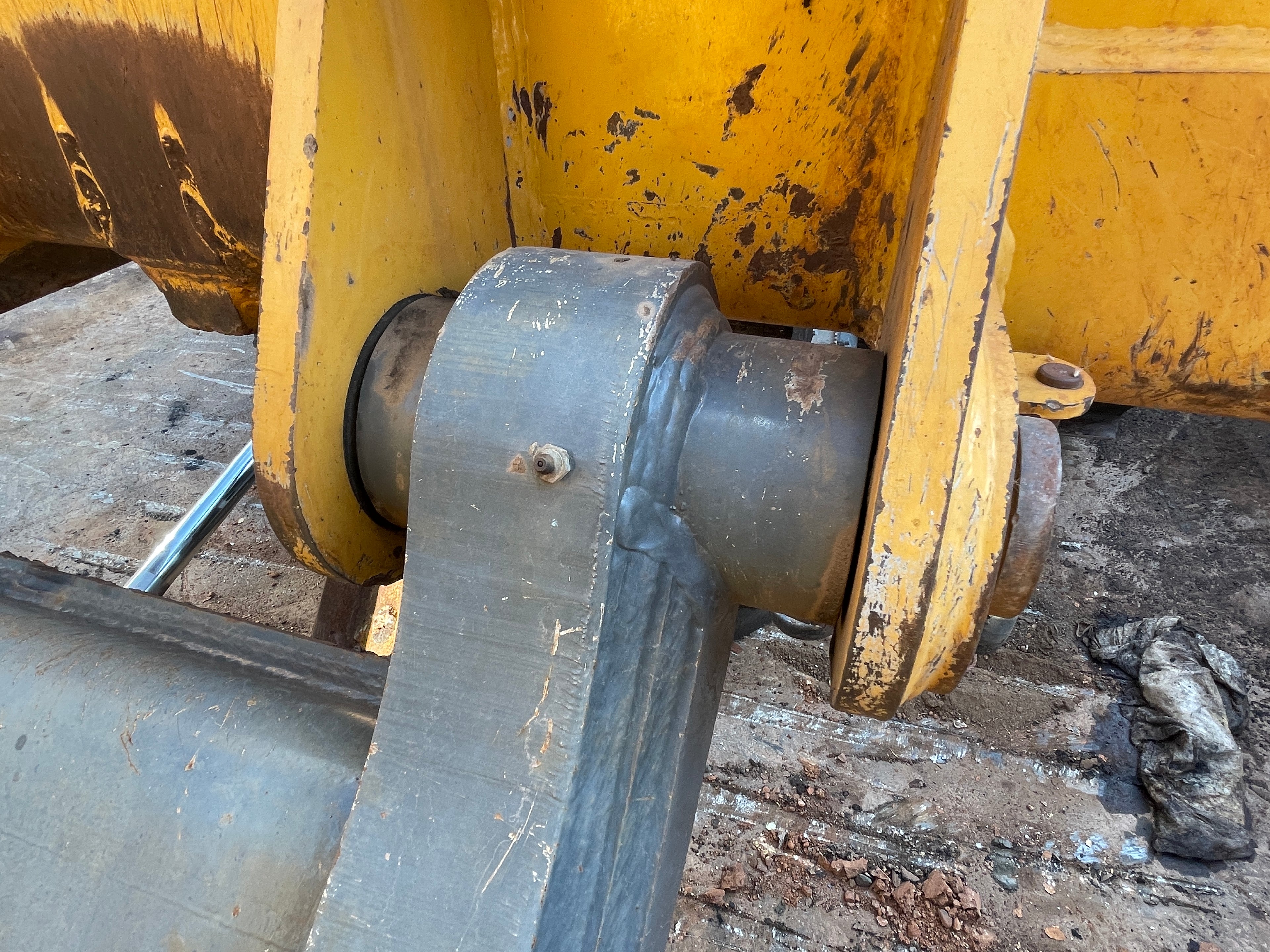 Lot 026 - 2023 John Deere 850J-II