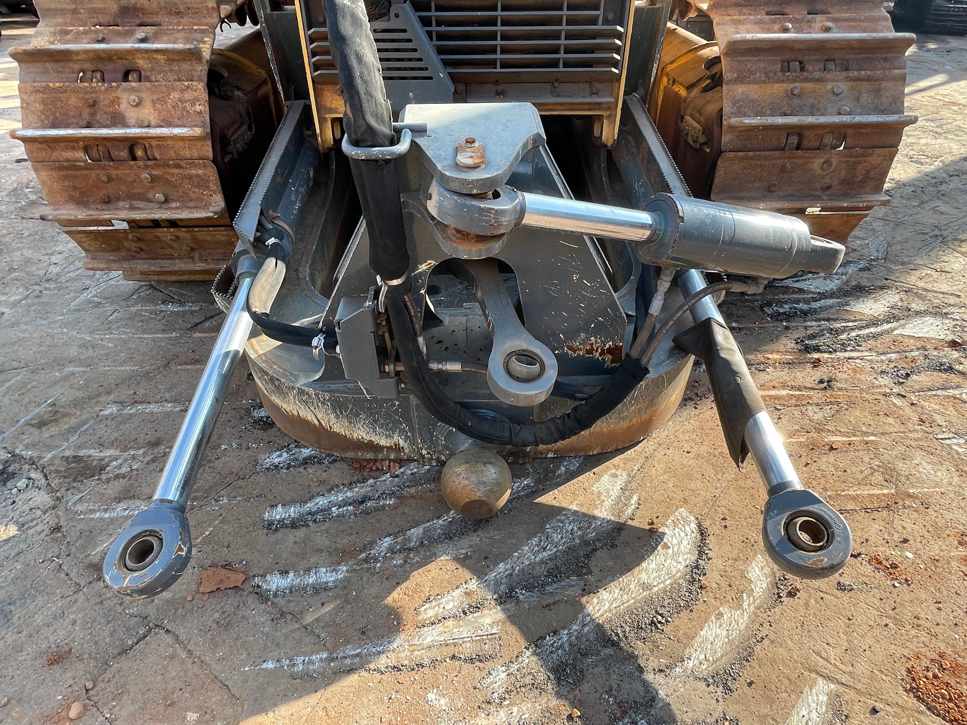 Lot 026 - 2023 John Deere 850J-II