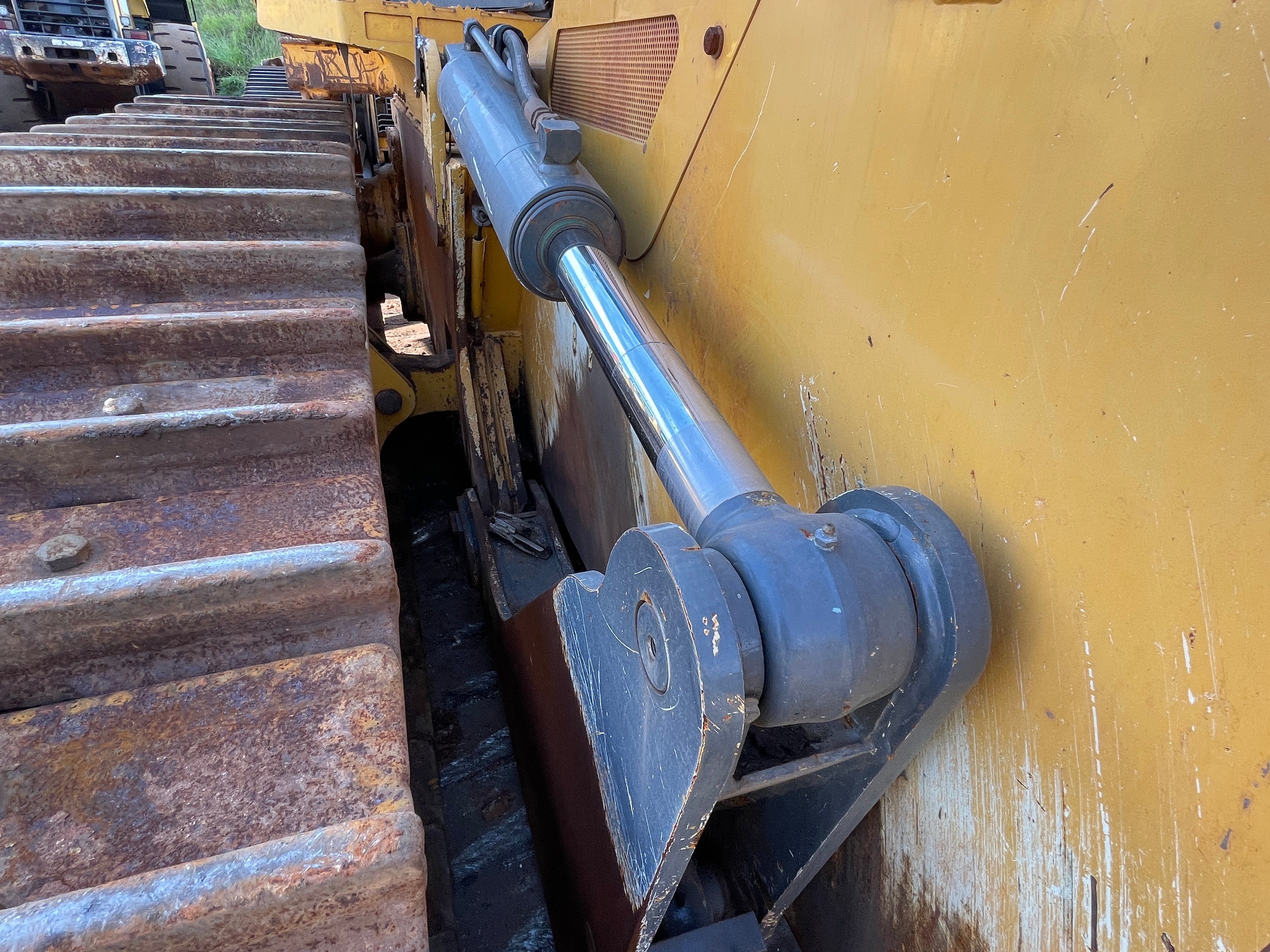 Lot 026 - 2023 John Deere 850J-II