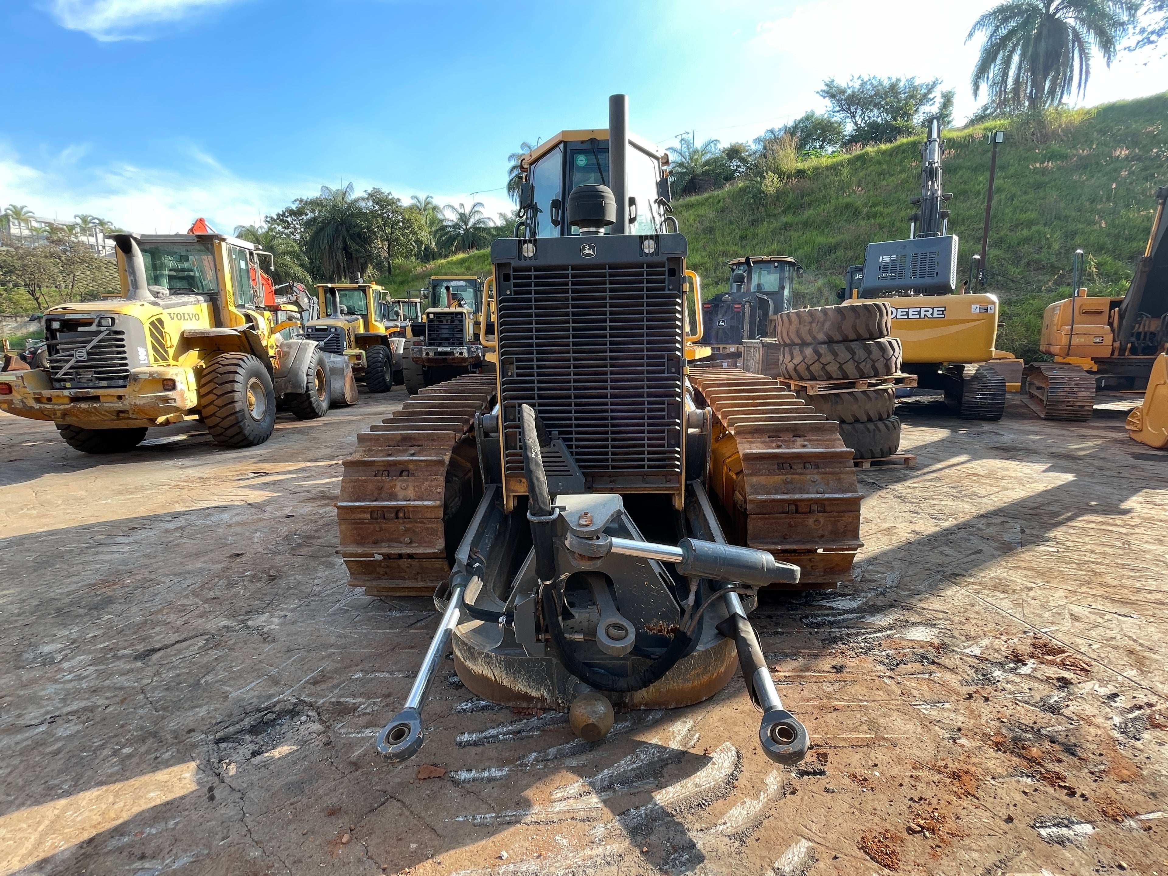 Lot 026 - 2023 John Deere 850J-II