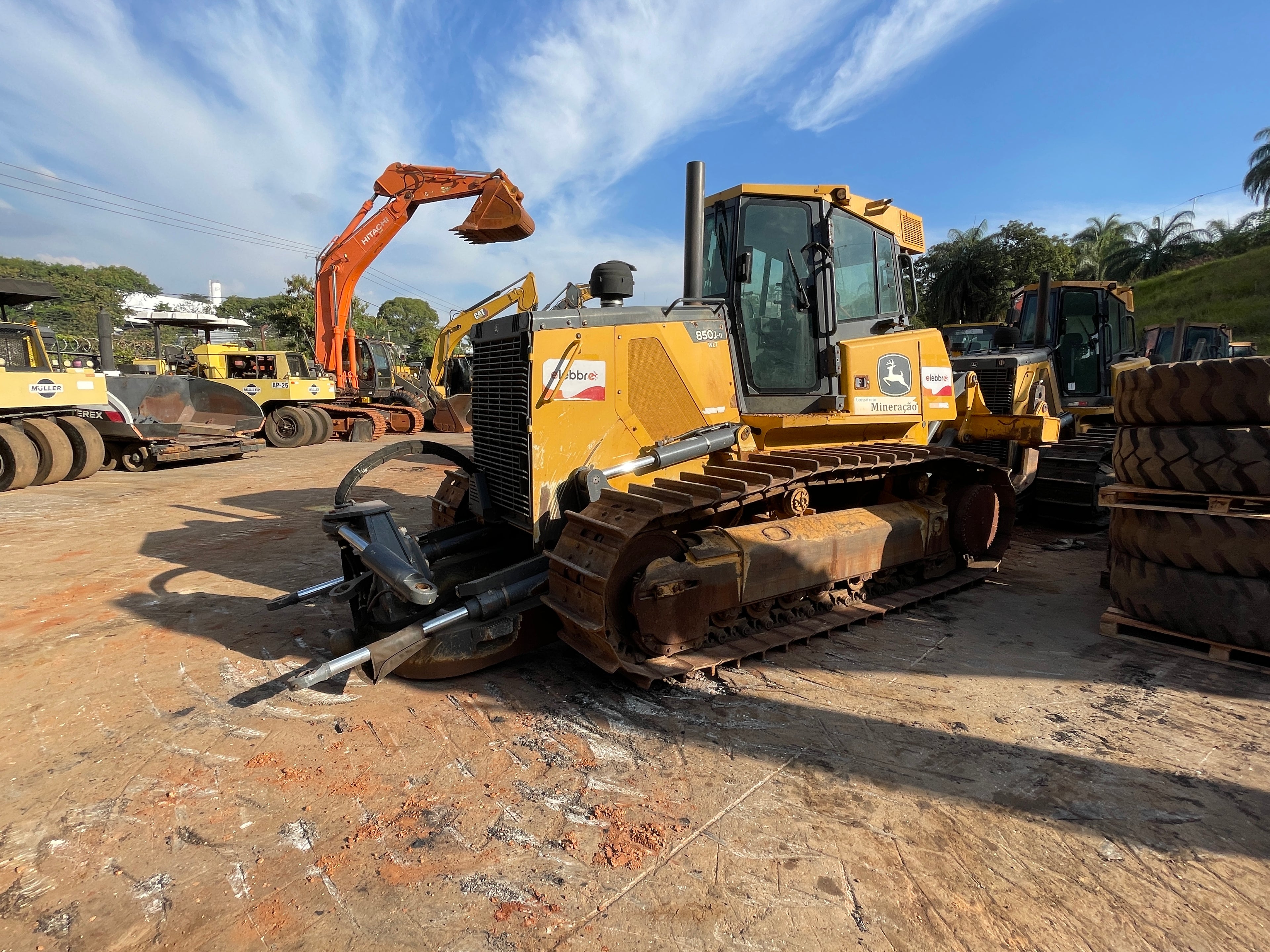Lot 026 - 2023 John Deere 850J-II