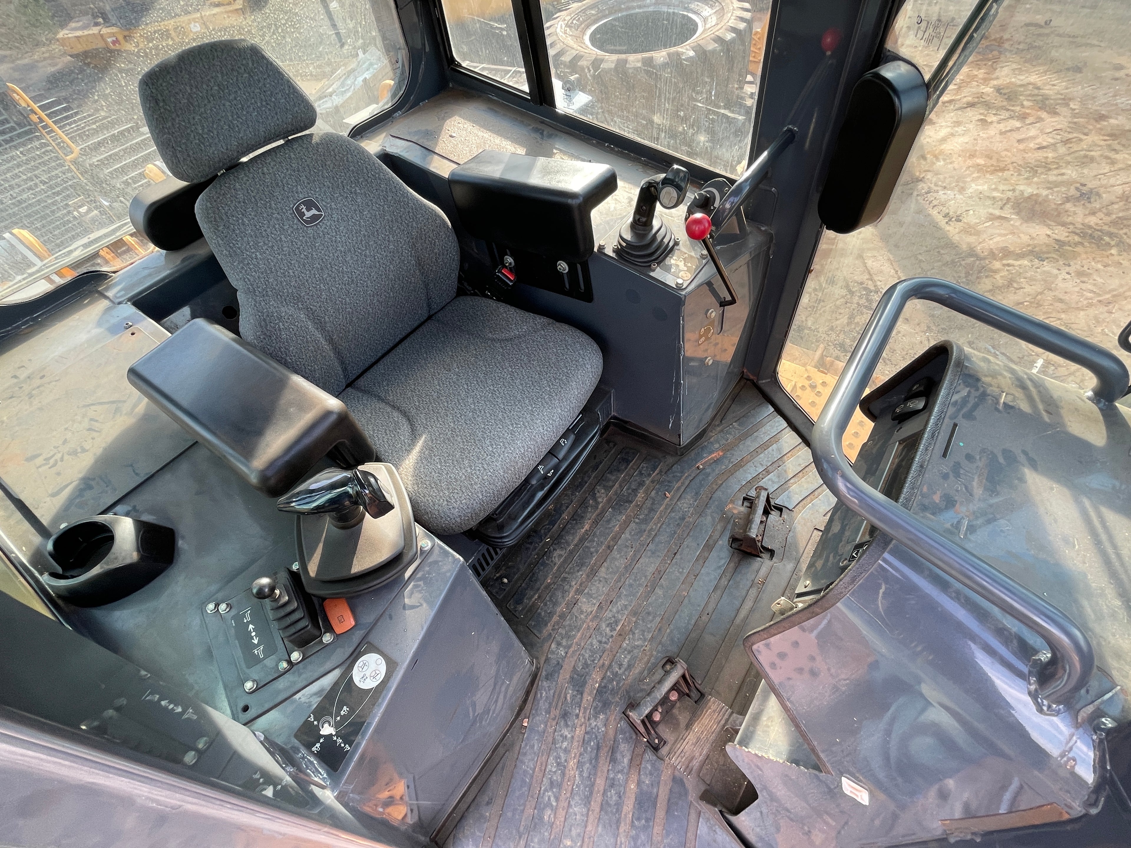 Lot 026 - 2023 John Deere 850J-II