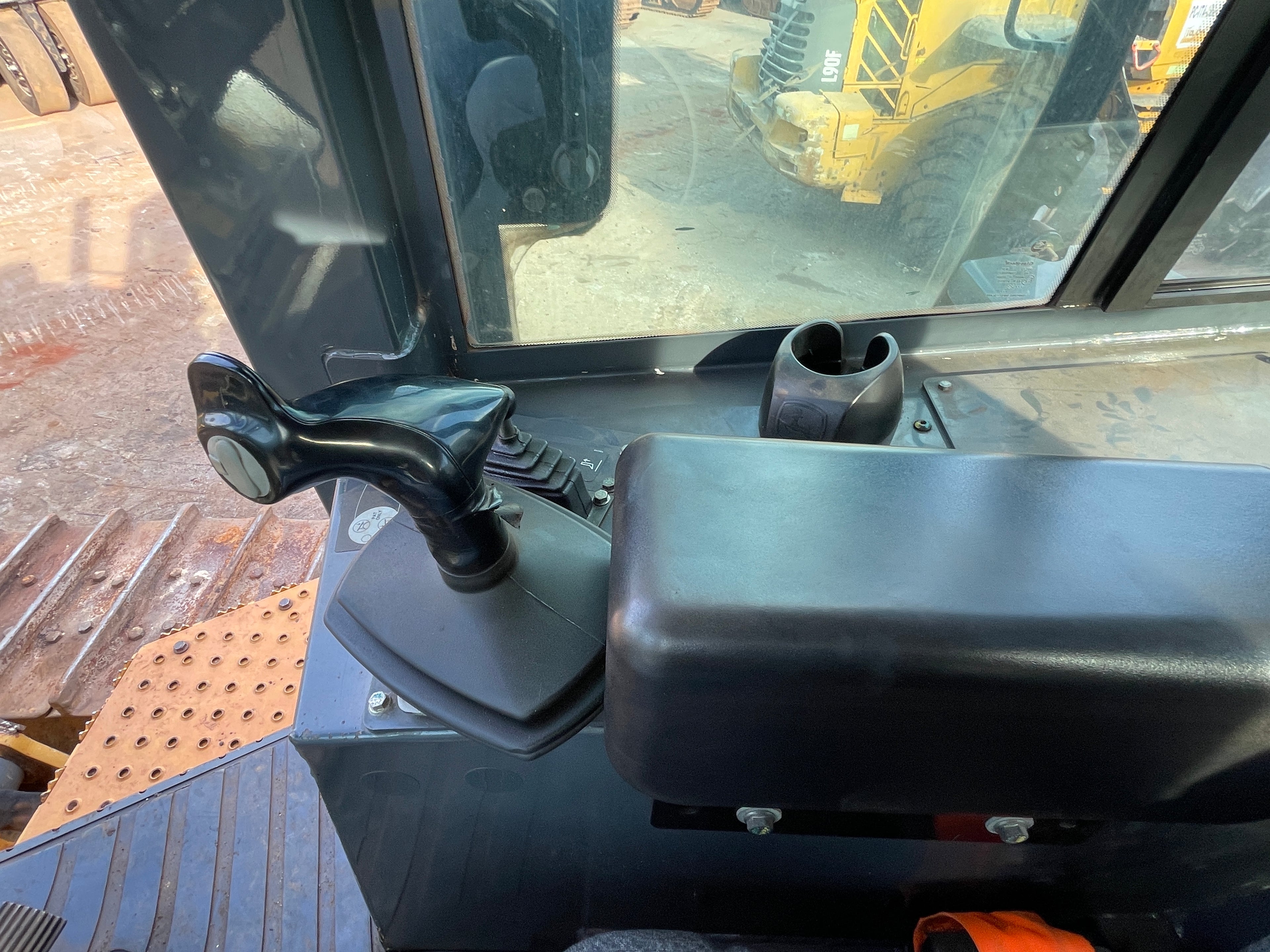 Lot 026 - 2023 John Deere 850J-II
