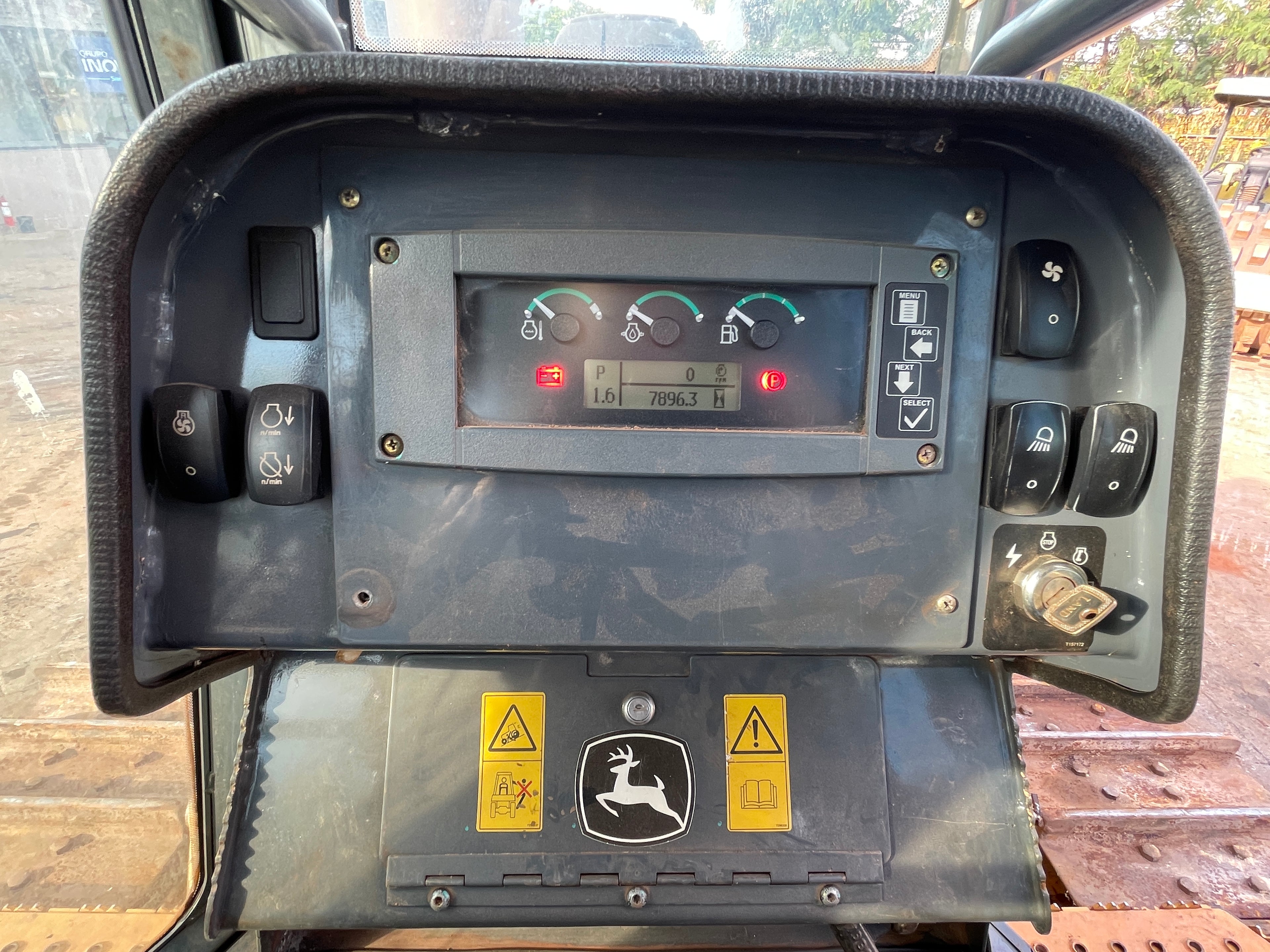 Lot 026 - 2023 John Deere 850J-II