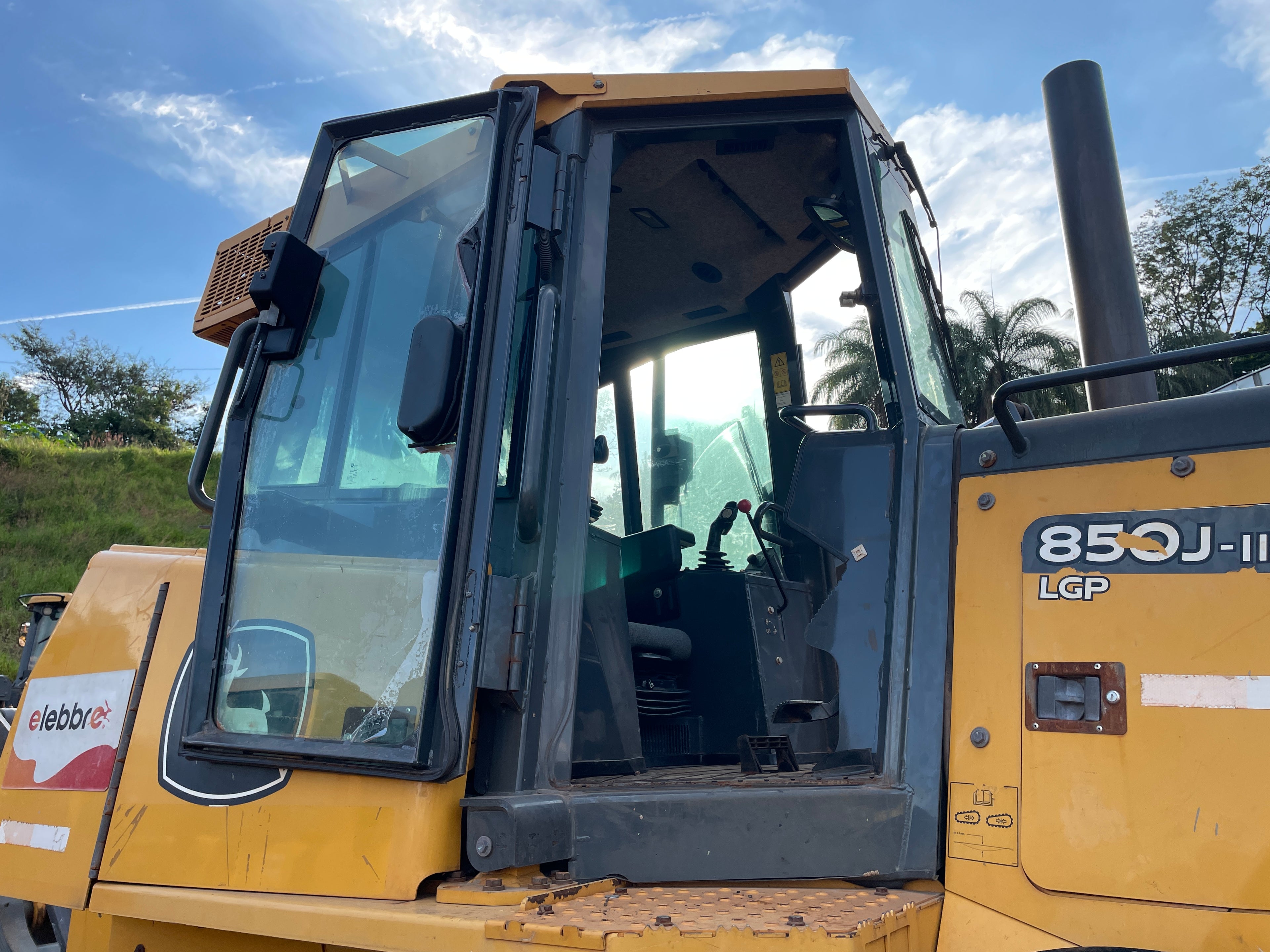 Lot 026 - 2023 John Deere 850J-II