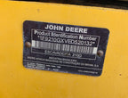 Lot 018 - 2015 John Deere 210G