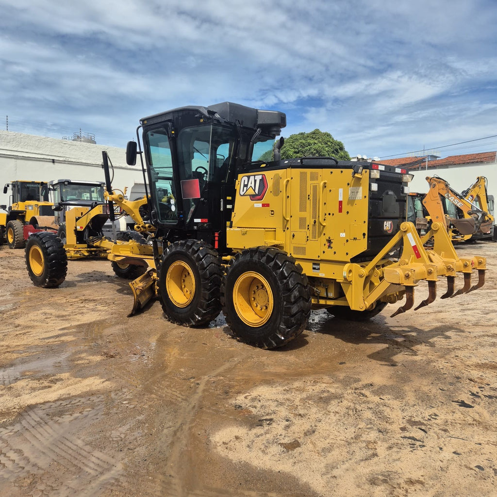 Lot 008 - 2023 Caterpillar 120