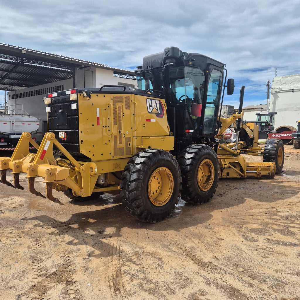 Lot 008 - 2023 Caterpillar 120