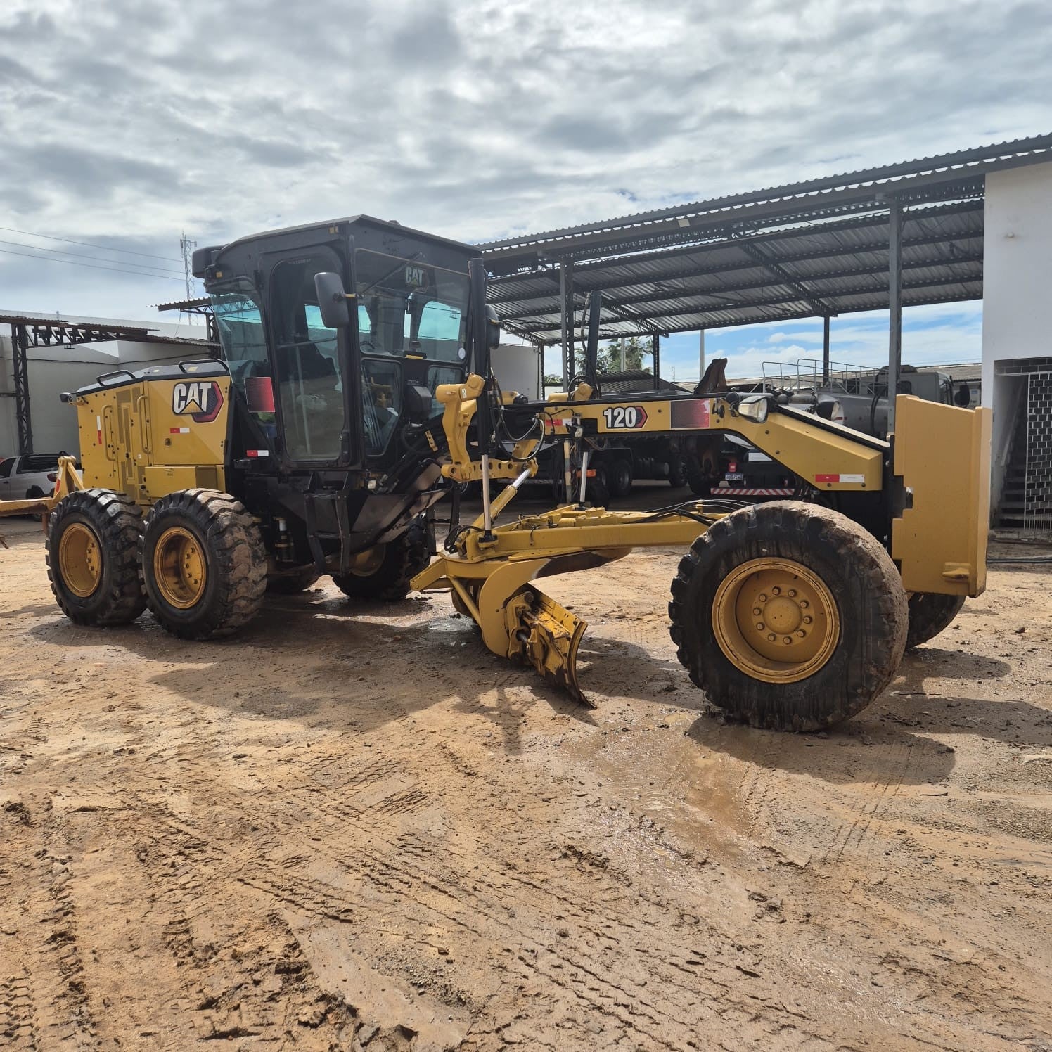 Lot 008 - 2023 Caterpillar 120