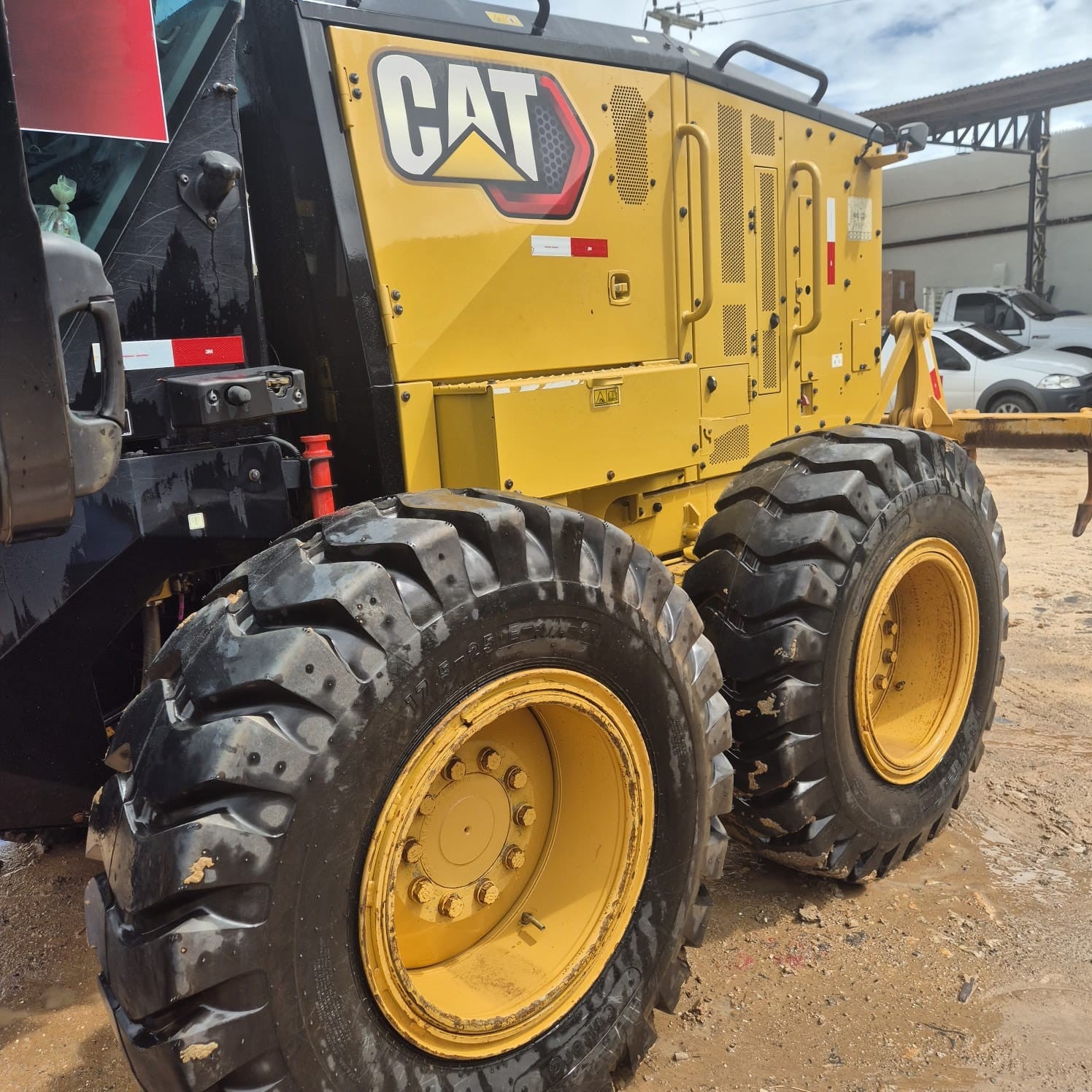 Lot 008 - 2023 Caterpillar 120