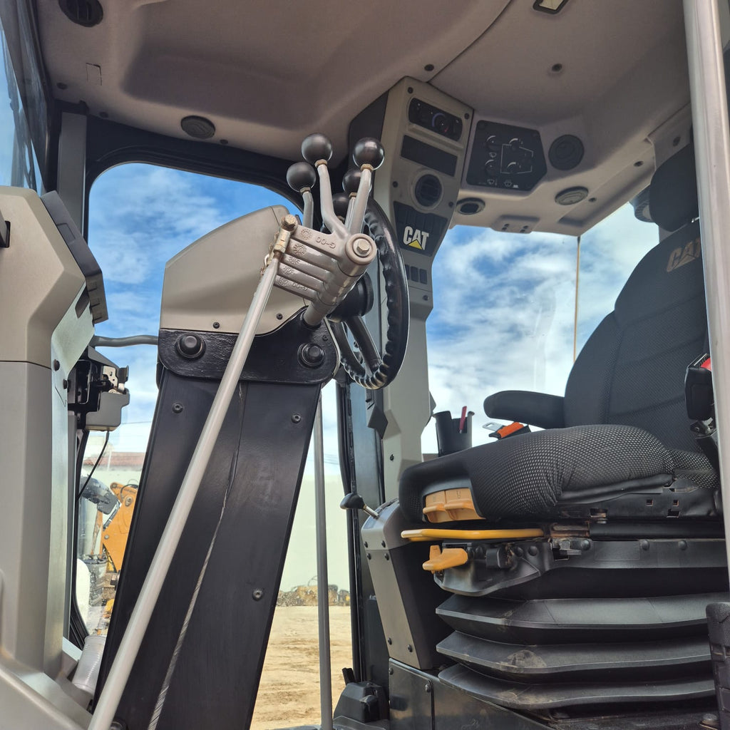 Lot 008 - 2023 Caterpillar 120