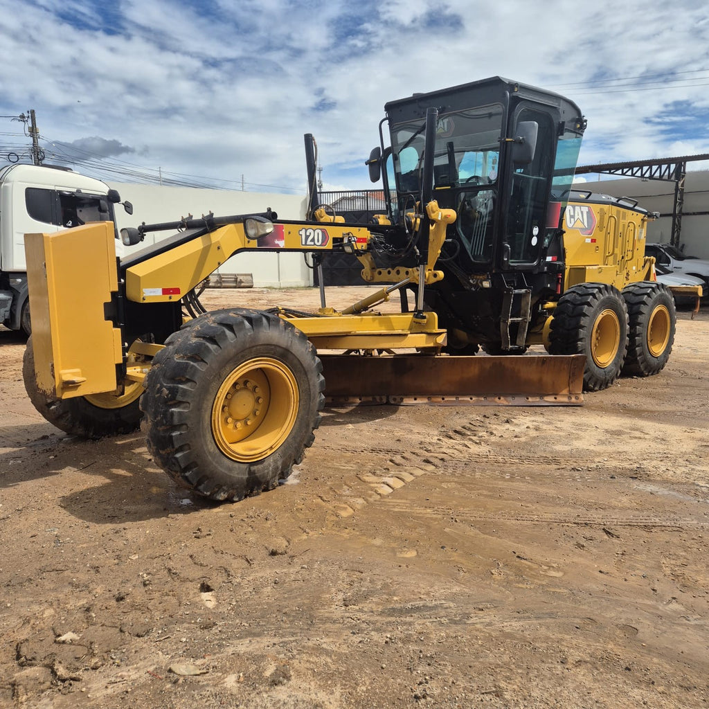 Lot 008 - 2023 Caterpillar 120