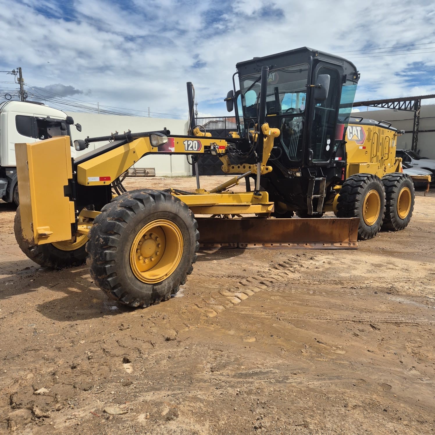 Lot 008 - 2023 Caterpillar 120