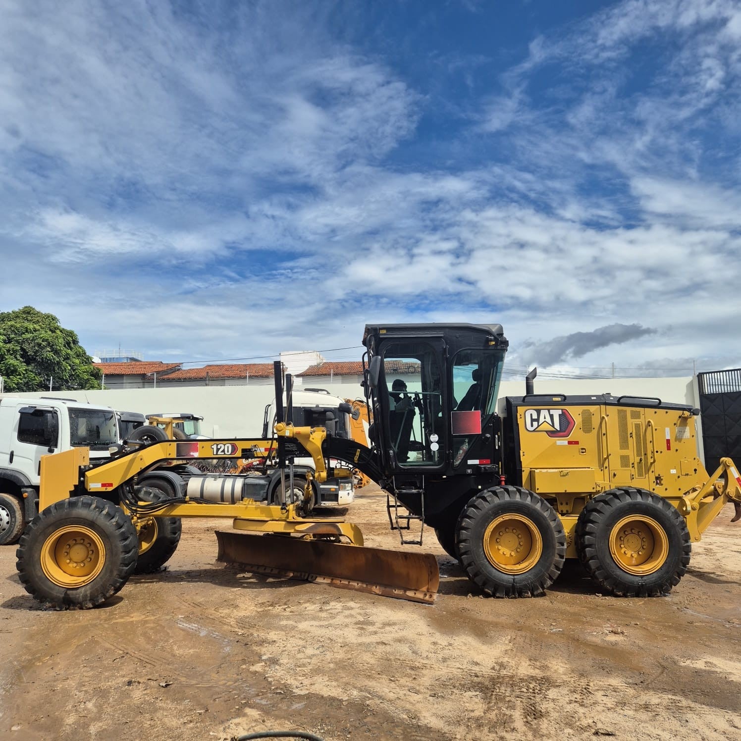 Lot 008 - 2023 Caterpillar 120