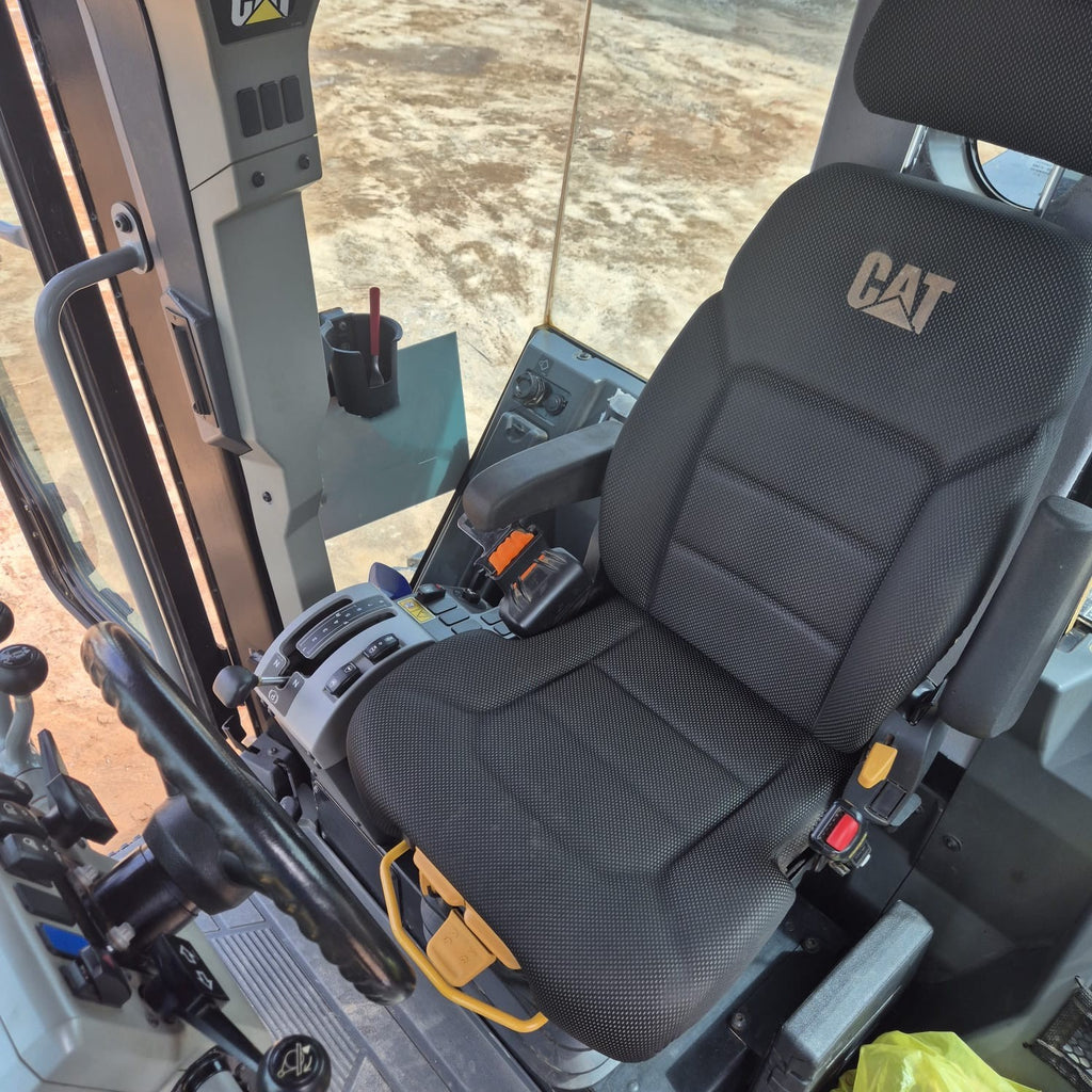 Lot 008 - 2023 Caterpillar 120