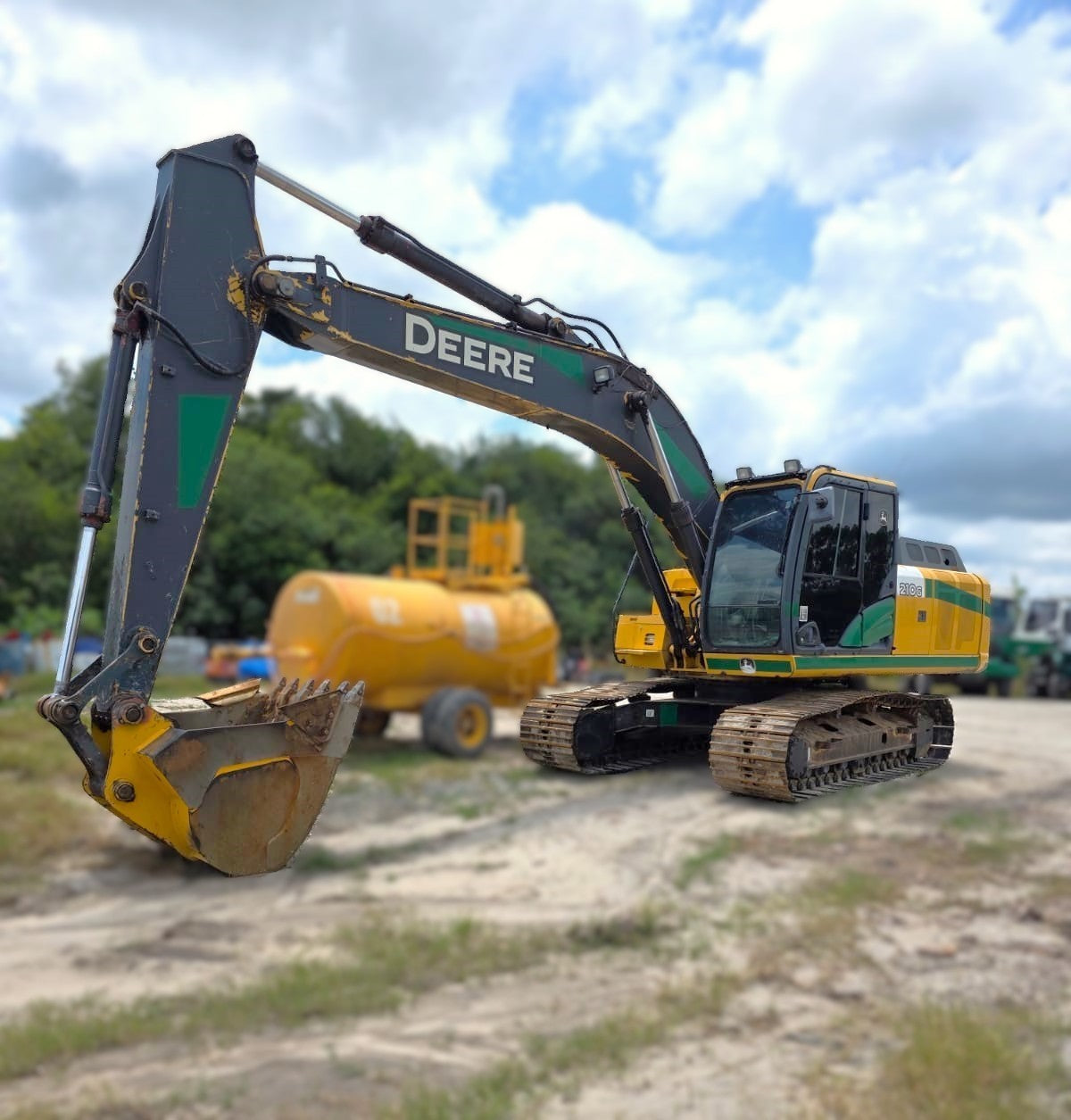 Lot 018 - 2015 John Deere 210G